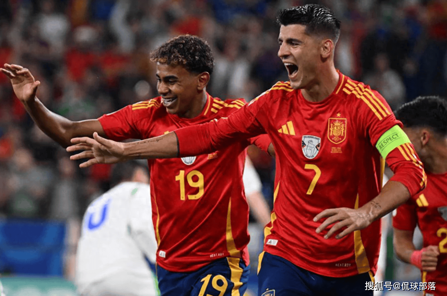 开云平台-C9力克HKA，Tarzan团战一打五焦点之战小组赛，点燃全场激情的简单介绍