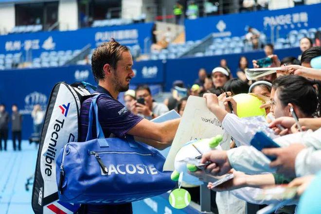 开云体育官网-包含日本网球队爆冷西班牙网球队，梅德韦杰夫送出助攻的词条