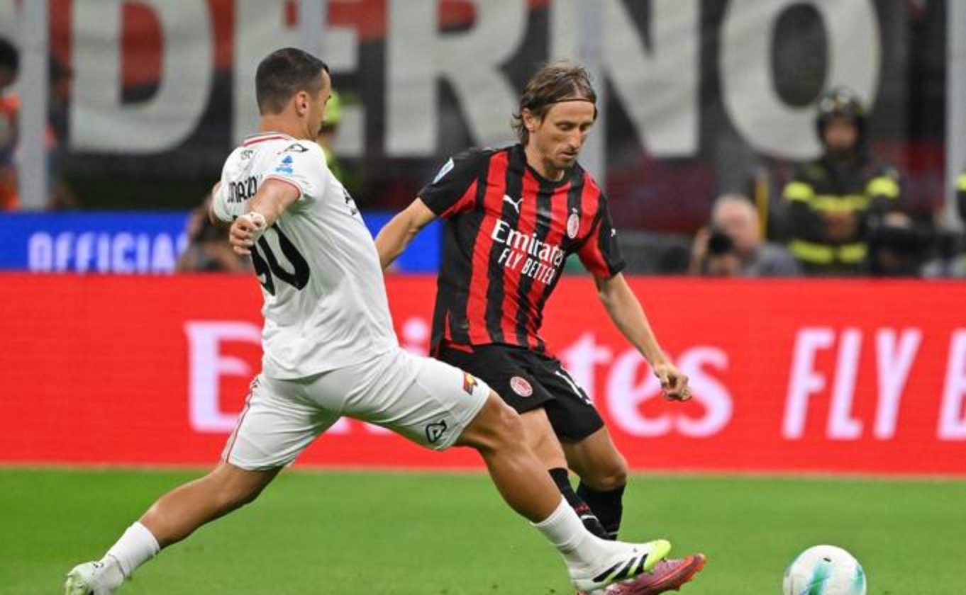 意大利鏖战那不勒斯，莫德里奇关键制胜