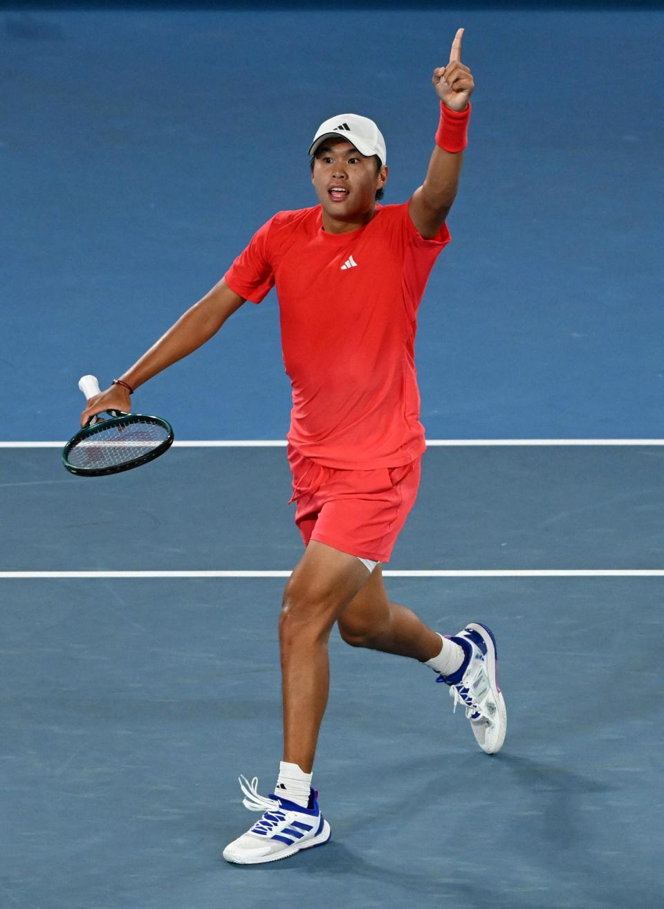 包含澳大利亚网球队碾压德国网球队，梅德韦杰夫统治全场的词条