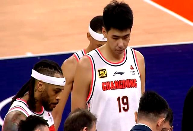 上海男篮上演逆转,惊险战胜江苏队 上海男篮上演逆转,惊险战胜江苏队