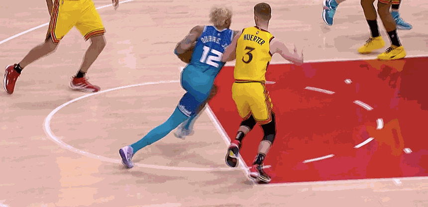 开云体育官方网站-爵士客场大胜黄蜂，全队火力全开狂掀进攻狂潮的简单介绍