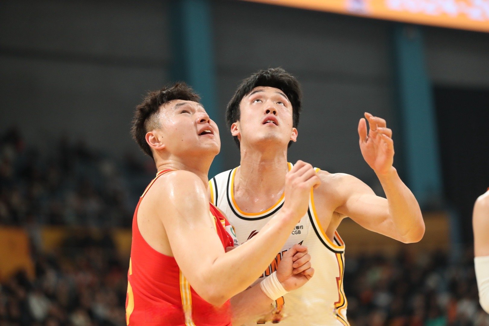 开云体育APP下载-河南男篮在比赛中击败对手，赢得双方对决