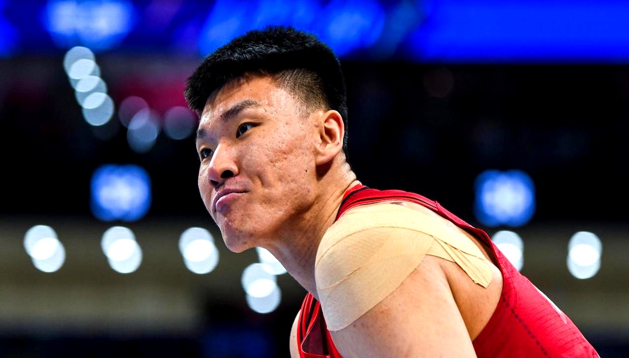 河南男篮在比赛中击败对手，赢得双方对决