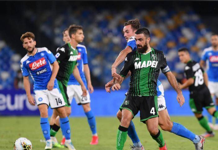 关于热那亚队主场逼平强敌，表现出色的信息