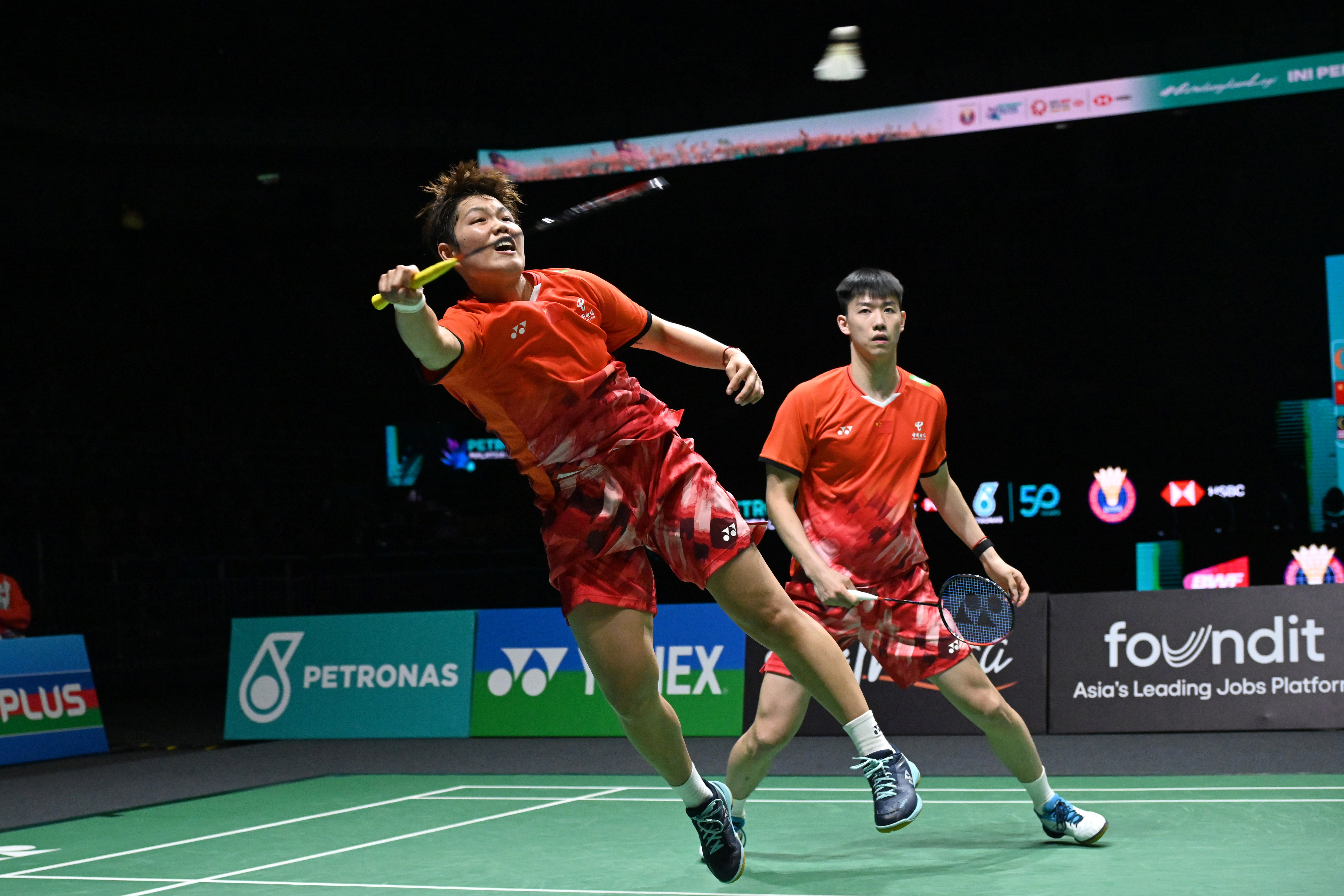 关于中国羽毛球队完胜韩国羽毛球队，陶菲克绝境逆转的信息