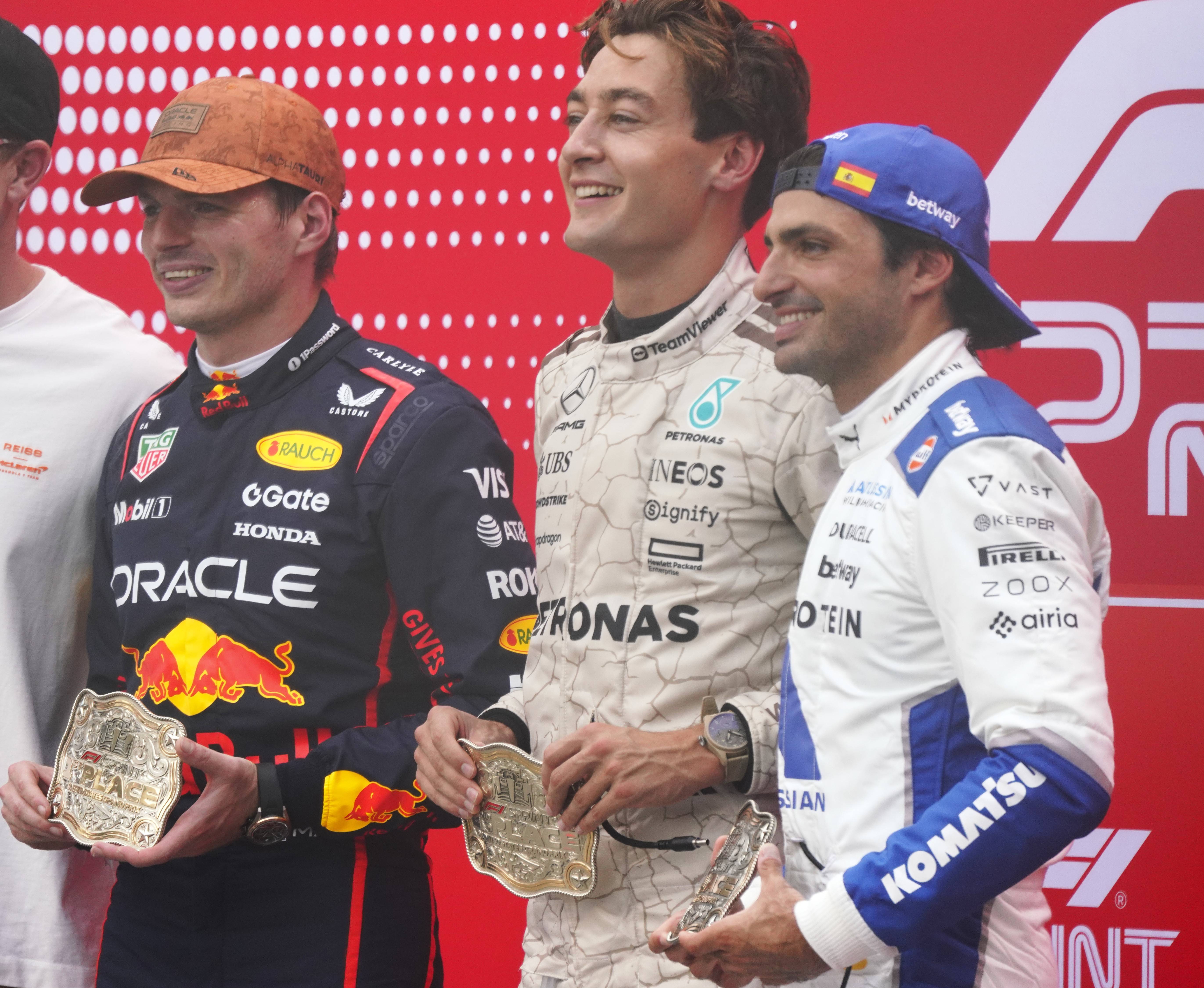 梅赛德斯横扫红牛车队，塞恩斯扛起全队的简单介绍