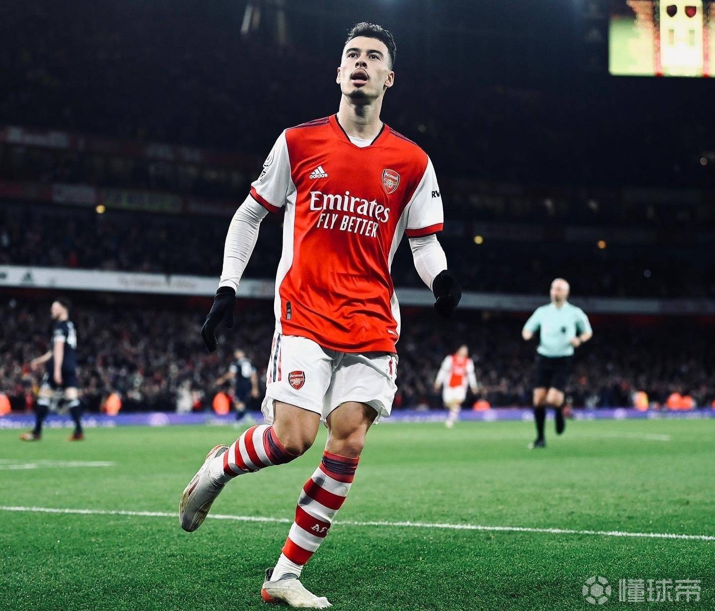 开云体育平台APP-利物浦轻取巴萨，马丁内利刷新纪录