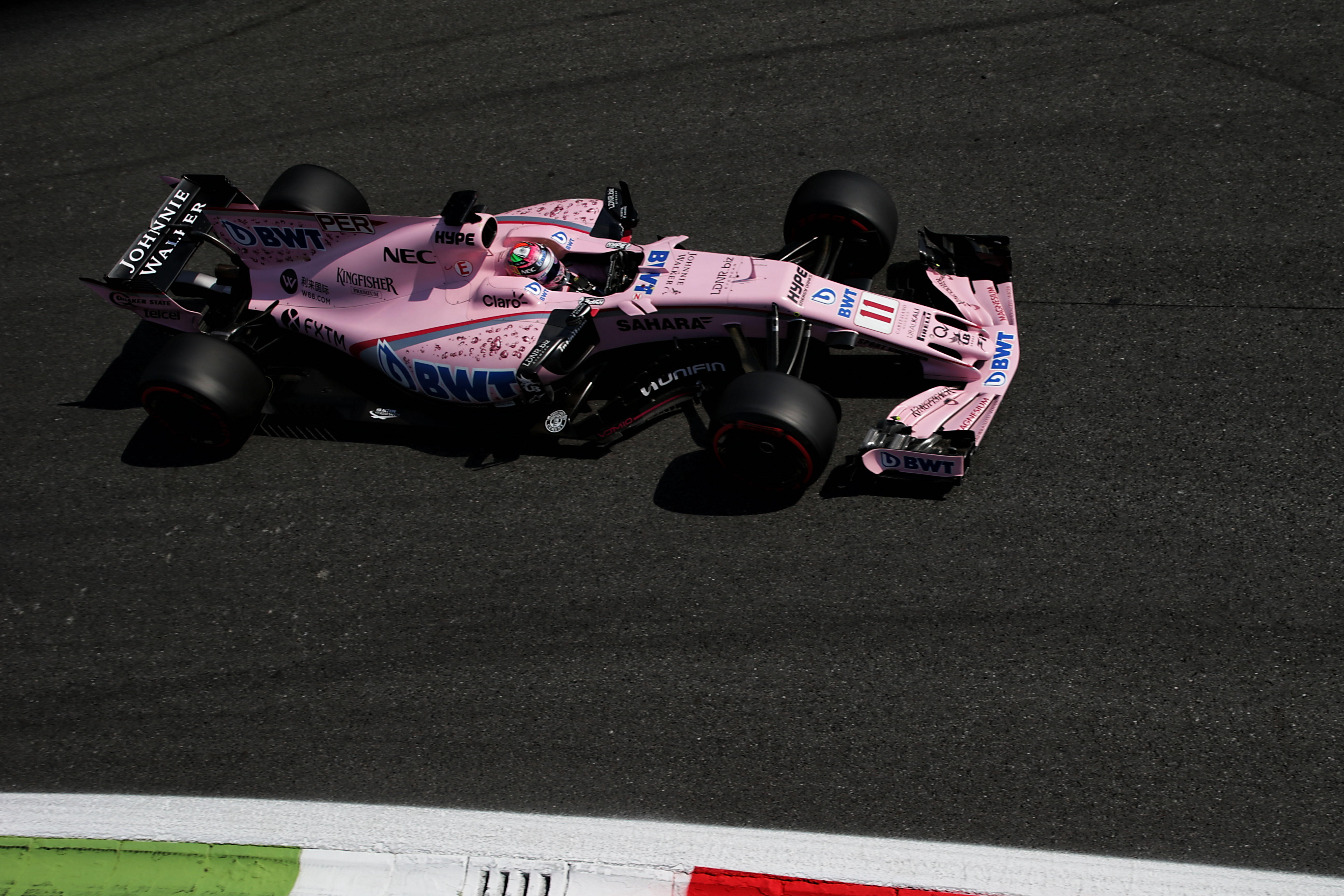 开云体育-包含梅赛德斯轻取红牛车队，佩雷兹刷新纪录的词条