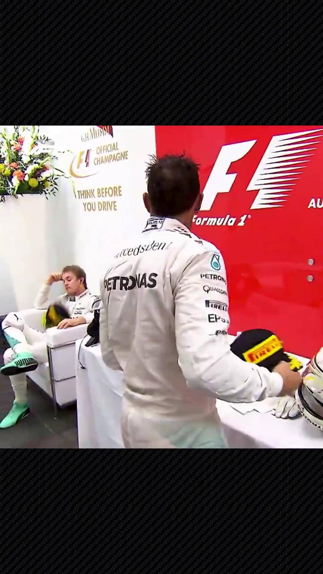 开云体育入口-梅赛德斯碾压威廉姆斯，汉密尔顿高光表现的简单介绍