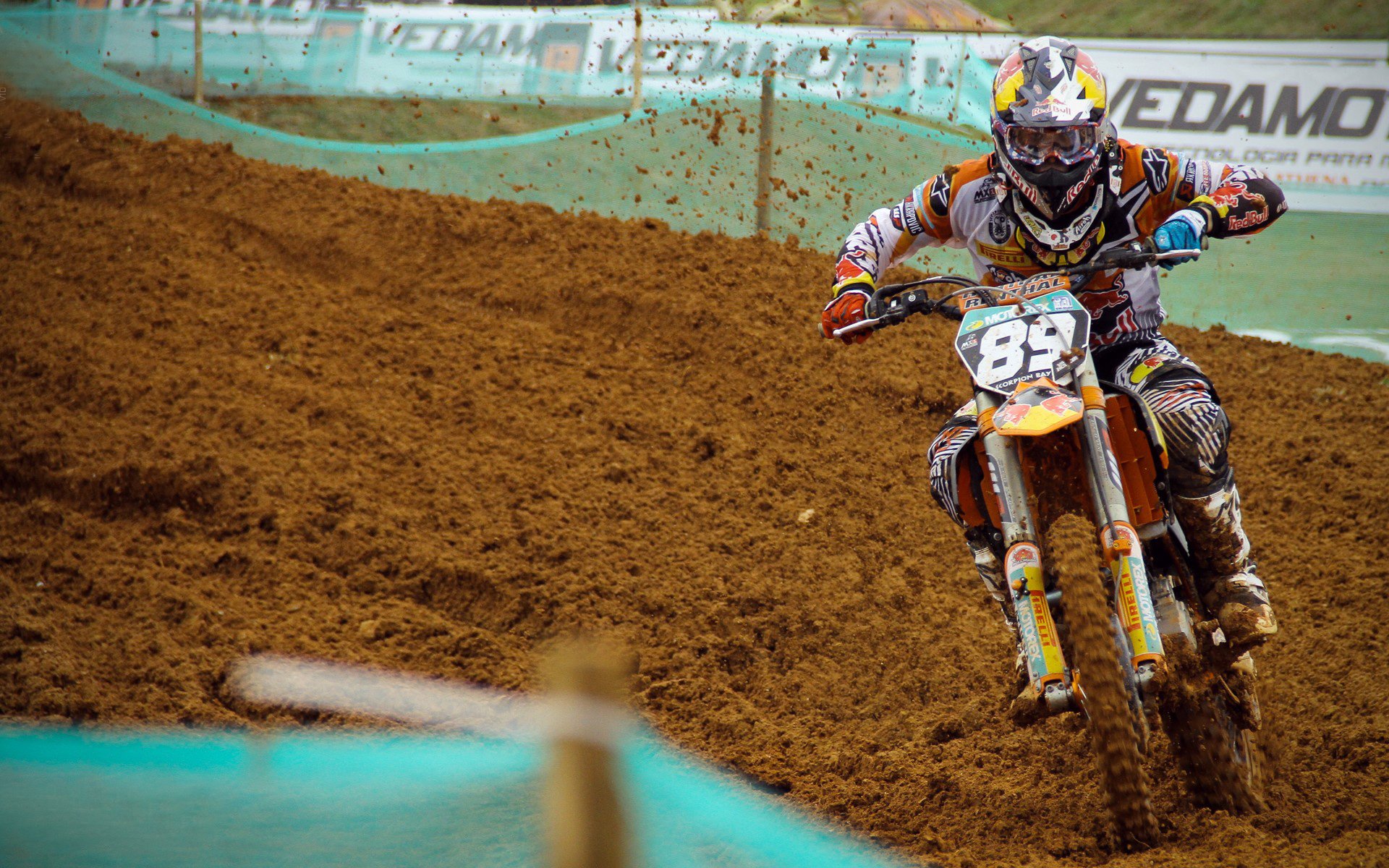 赛道上的逆袭，皮亚斯特里率阿斯顿马丁逆转法拉利